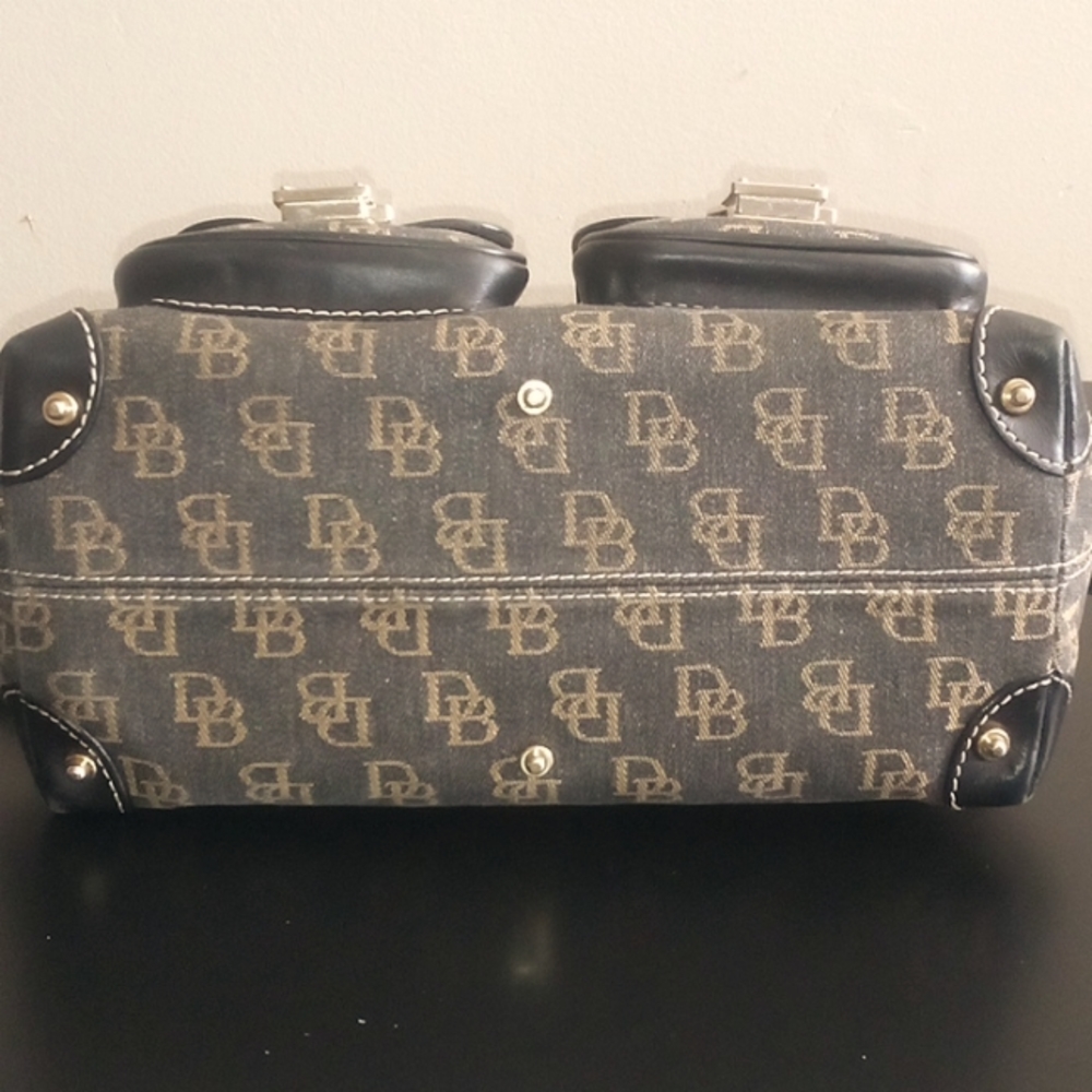 Dooney & Bourke - Picture 4 of 6